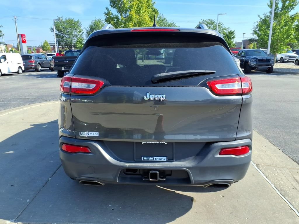 Used 2017 Jeep Cherokee Latitude w/ Cold Weather Group AWD/4WD image 10
