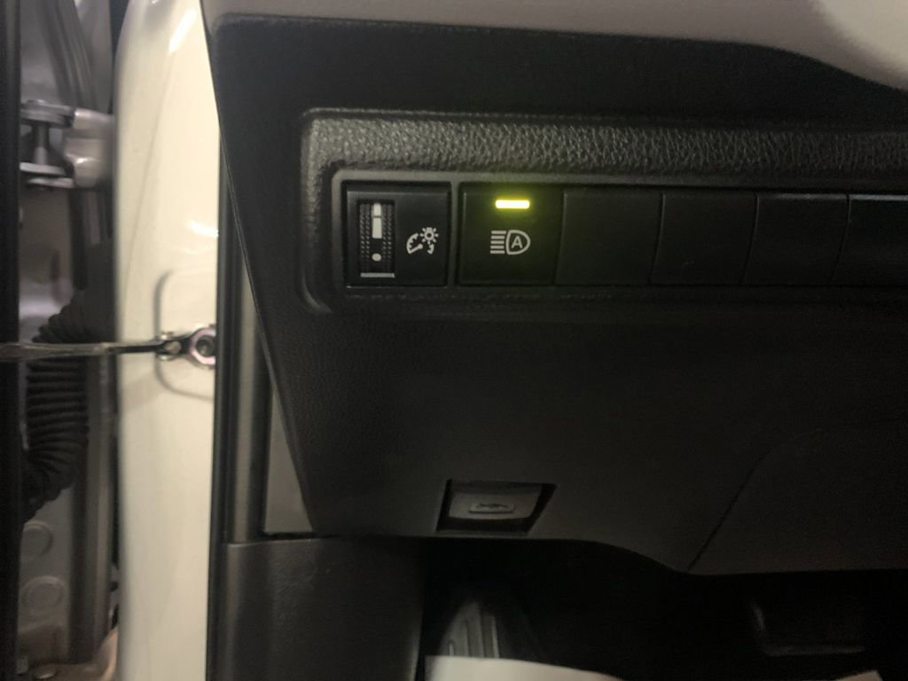 Used 2023 Toyota Corolla SE w/ SE Premium Package FWD image 31