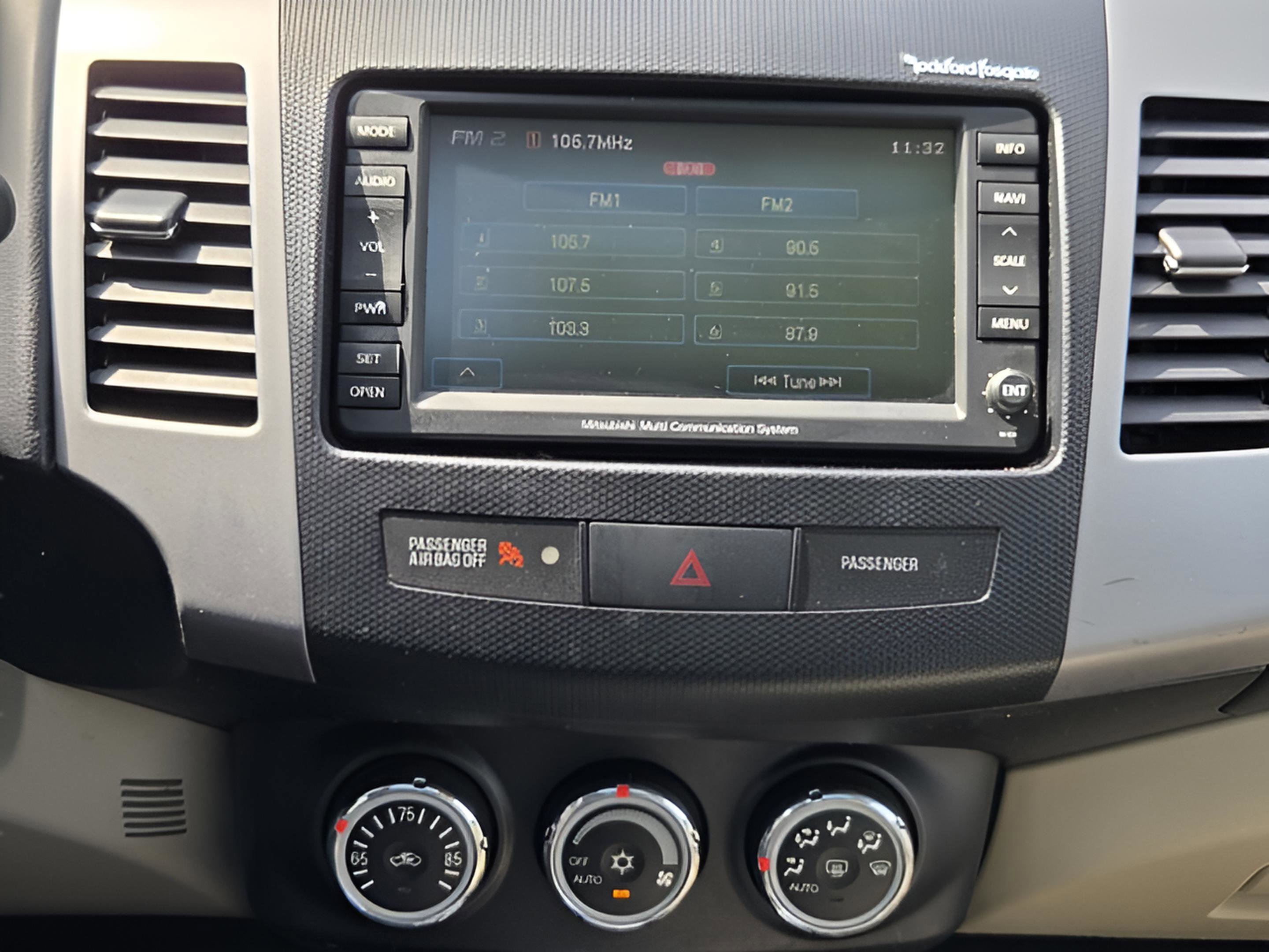 Used 2010 Mitsubishi Outlander XLS image 16