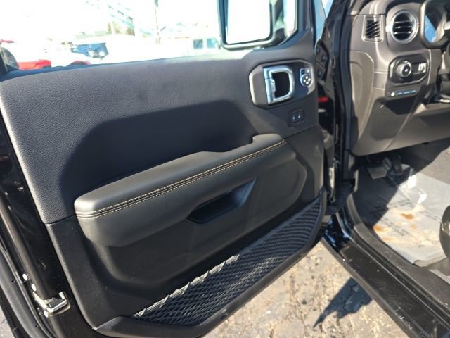 Used 2025 Jeep Wrangler Unlimited Sahara w/ Safety Group image 10