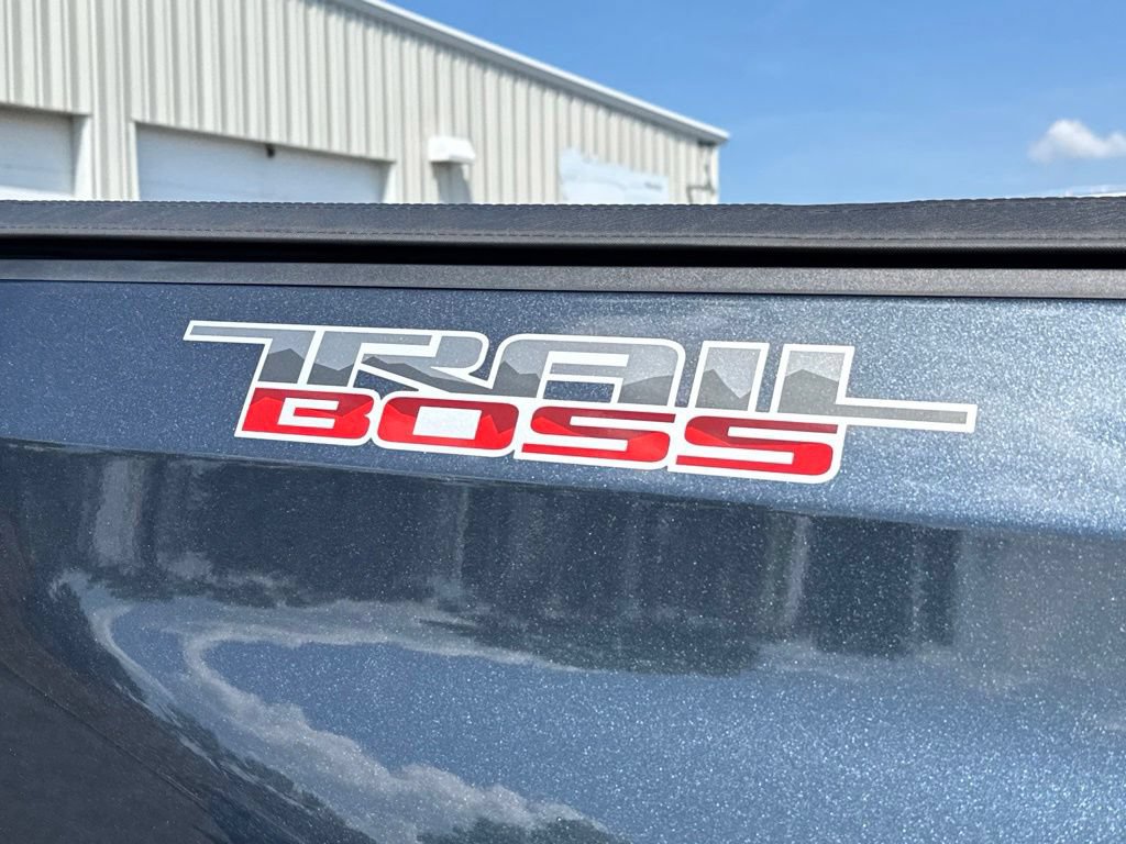 Used 2022 Chevrolet Silverado 1500 LT Trail Boss w/ Bed Protection Package AWD/4WD image 10