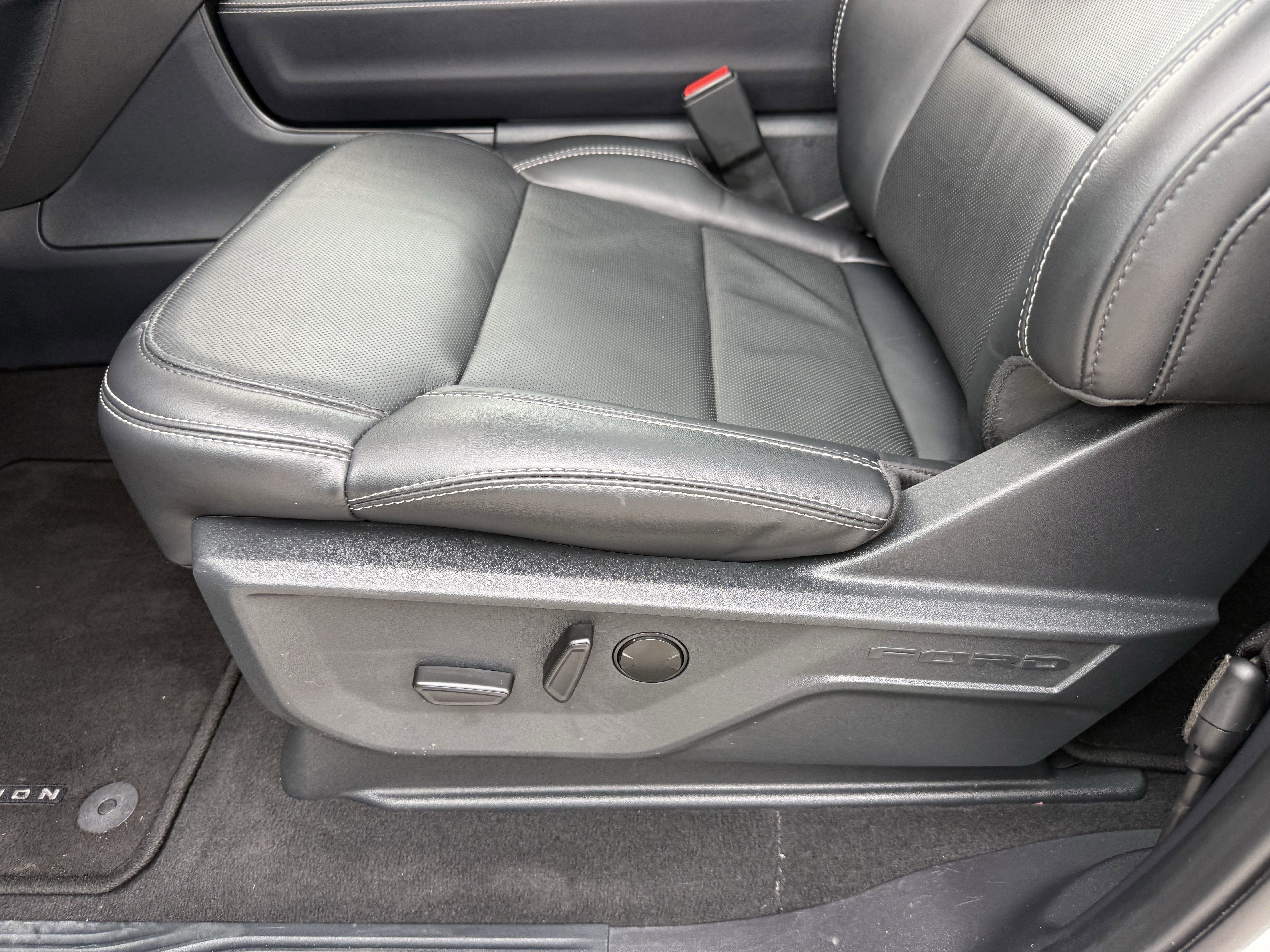 Used 2025 Ford Expedition Platinum image 31