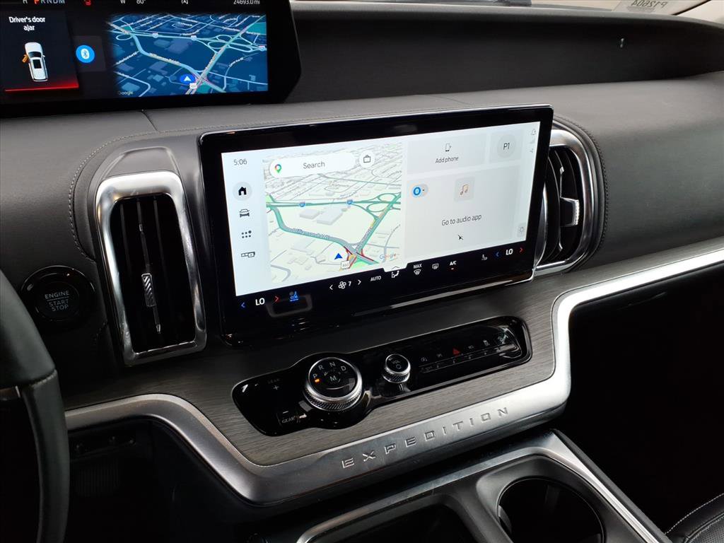 Used 2025 Ford Expedition Platinum image 10