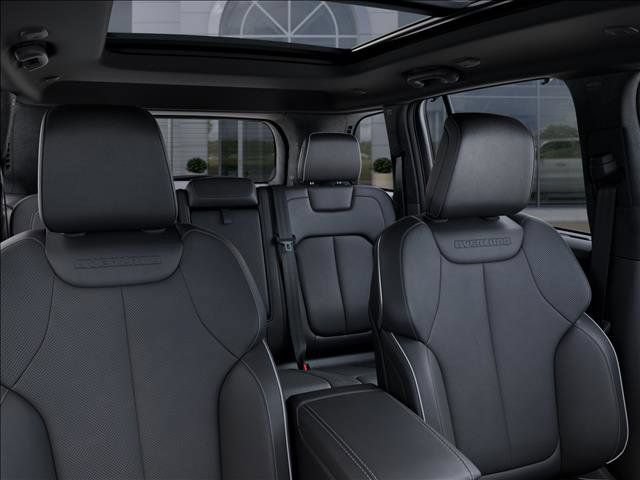 New 2025 Jeep Grand Cherokee Overland w/ Luxury Tech Group IV AWD/4WD image 26