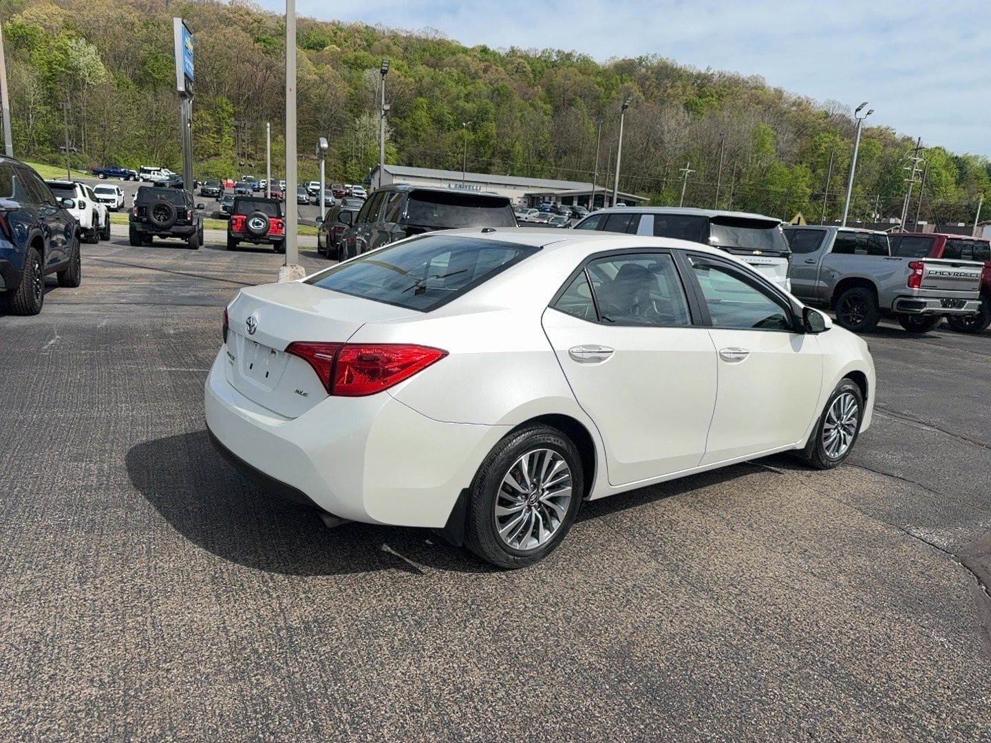 Used 2017 Toyota Corolla XLE FWD image 3