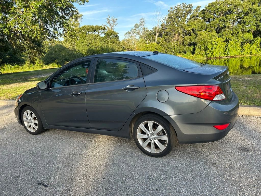Used 2013 Hyundai Accent GLS w/ Premium Pkg FWD image 4