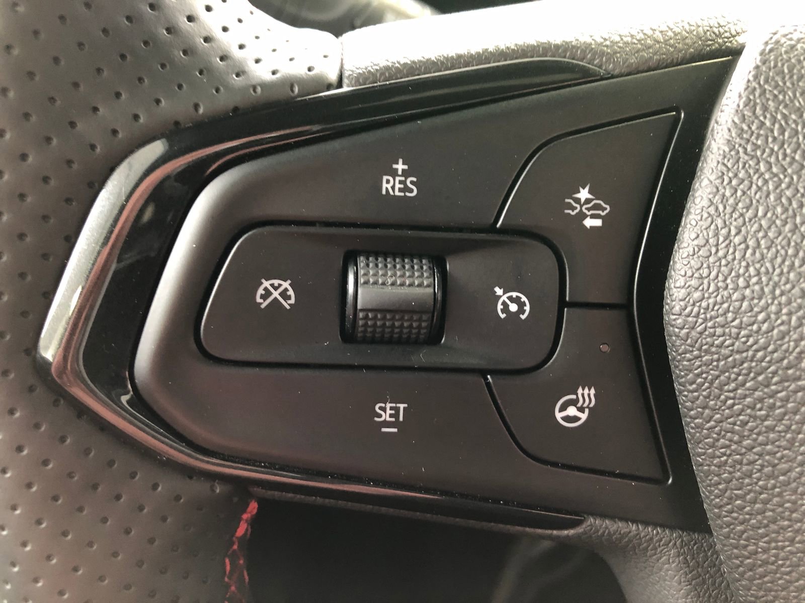 Certified 2025 Chevrolet TrailBlazer RS w/ Convenience Package image 37