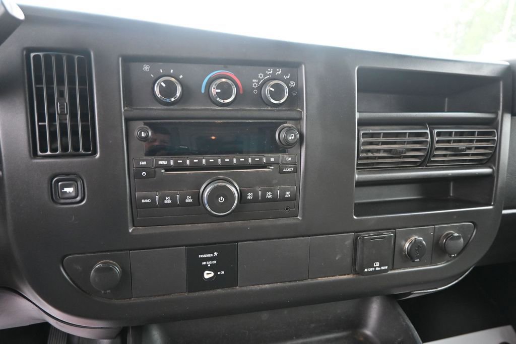 Used 2017 Chevrolet Express 3500 RWD image 12