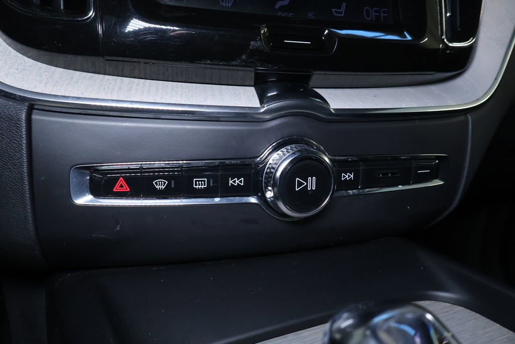 Used 2019 Volvo XC60 T8 Inscription w/ Advanced Package image 30