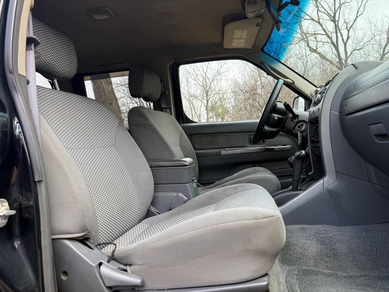 Used 2002 Nissan Frontier SE image 27