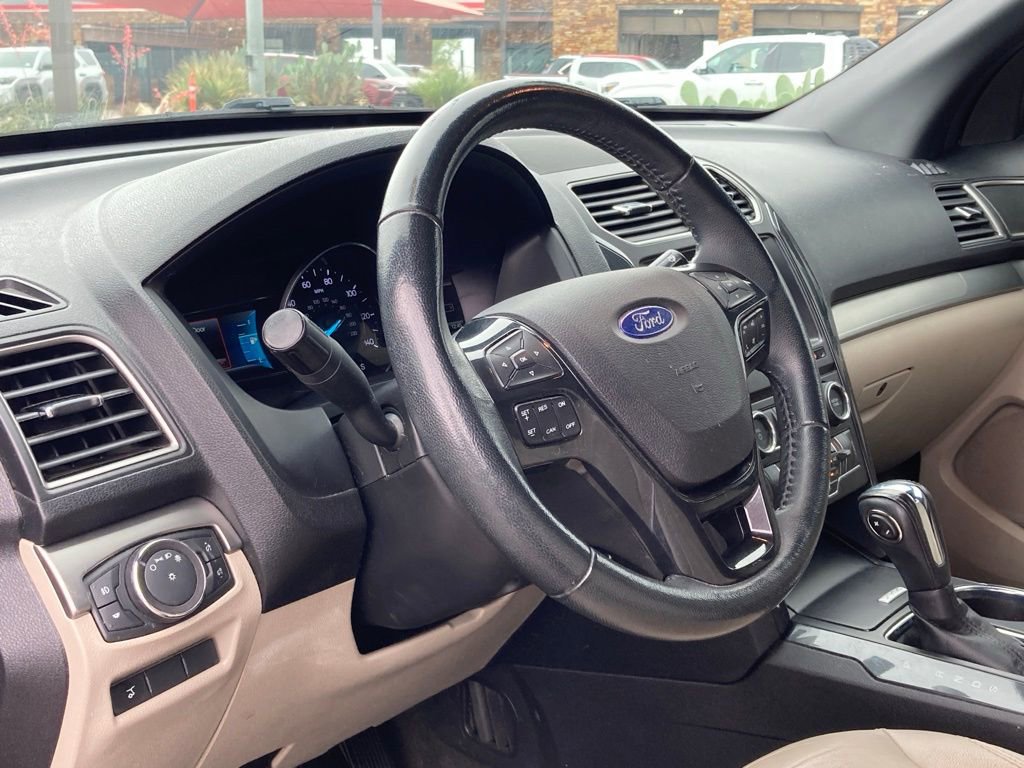 Used 2018 Ford Explorer XLT w/ Equipment Group 202A FWD image 6