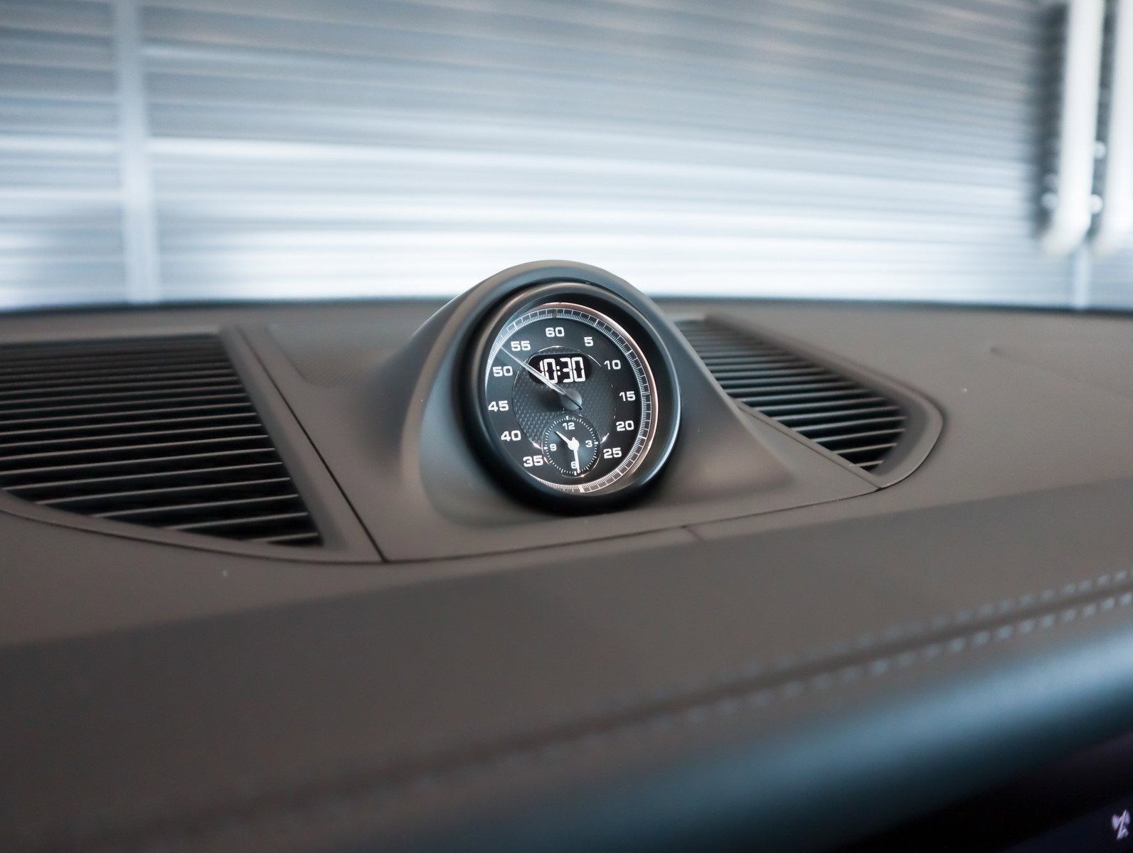 Certified 2025 Porsche Macan T image 22