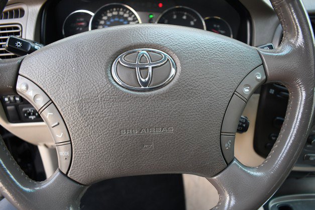 Used 2005 Toyota Land Cruiser AWD/4WD image 32