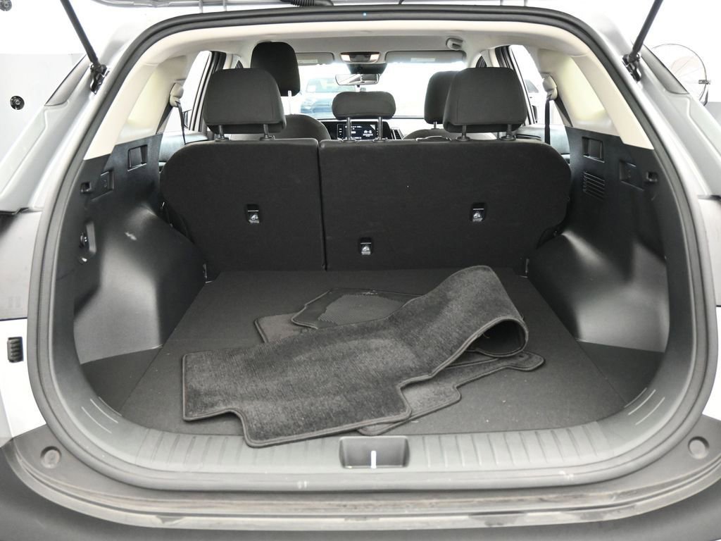 Used 2025 Kia Sportage LX image 30