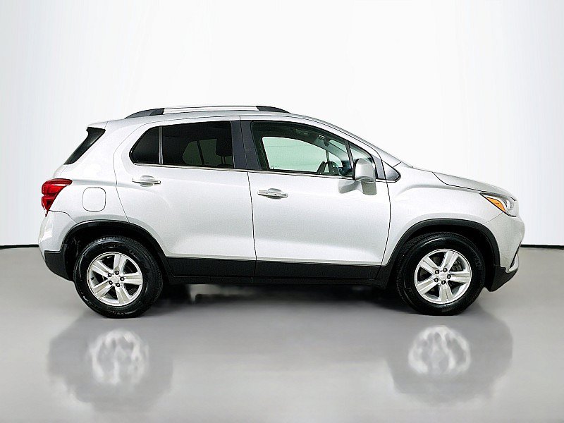 Used 2020 Chevrolet Trax LT w/ LT Convenience Package FWD image 8