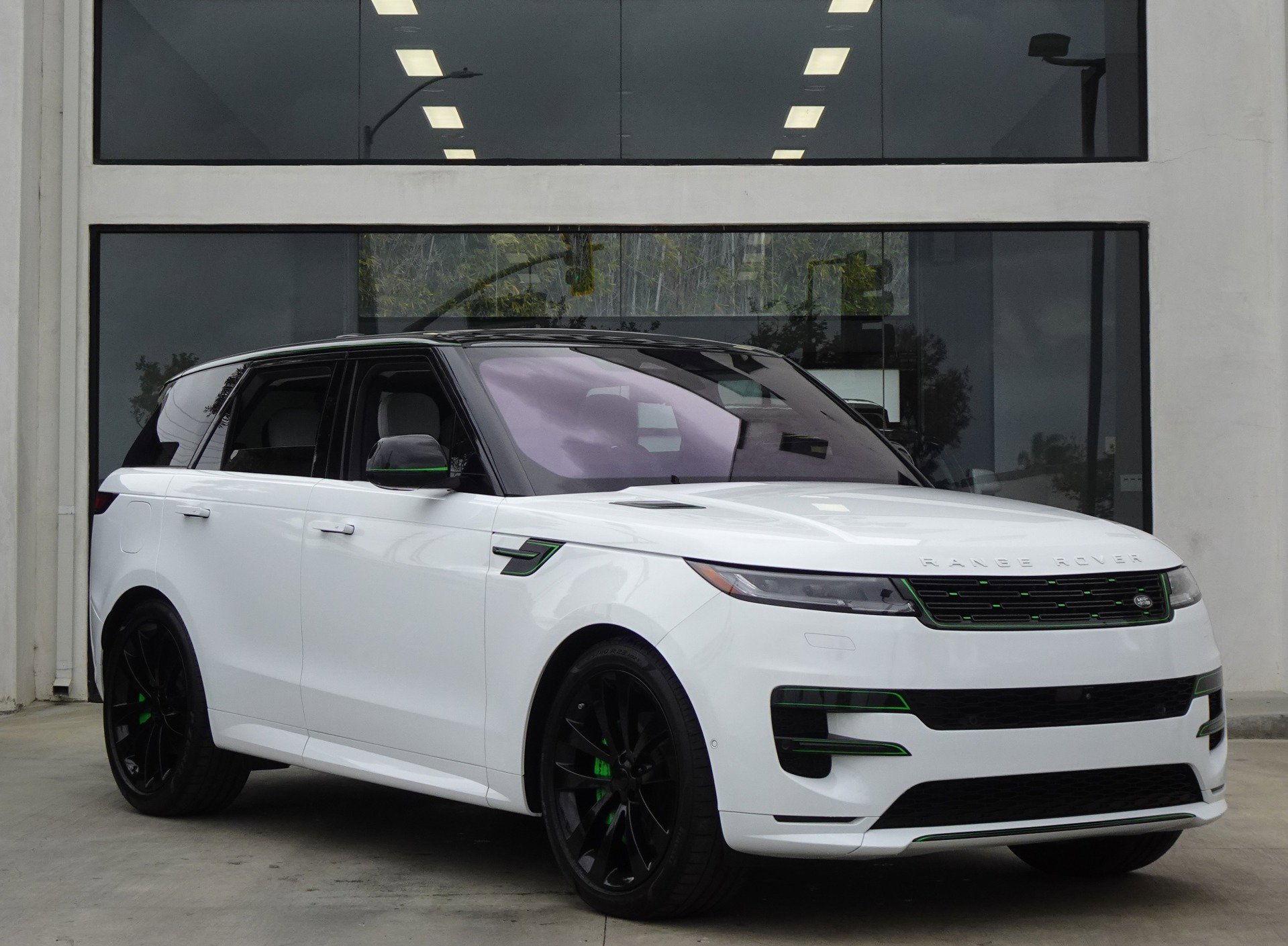 Used 2023 Land Rover Range Rover Sport SE Dynamic AWD/4WD image 9