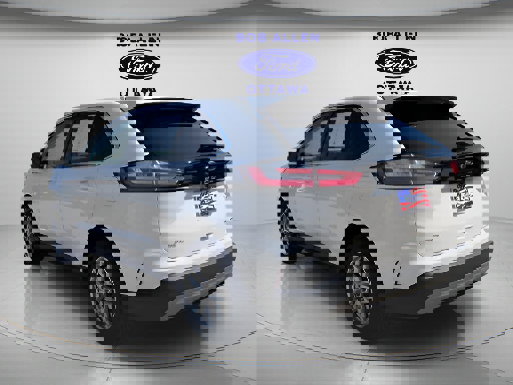 Used 2023 Ford Edge SEL w/ Convenience Package image 4