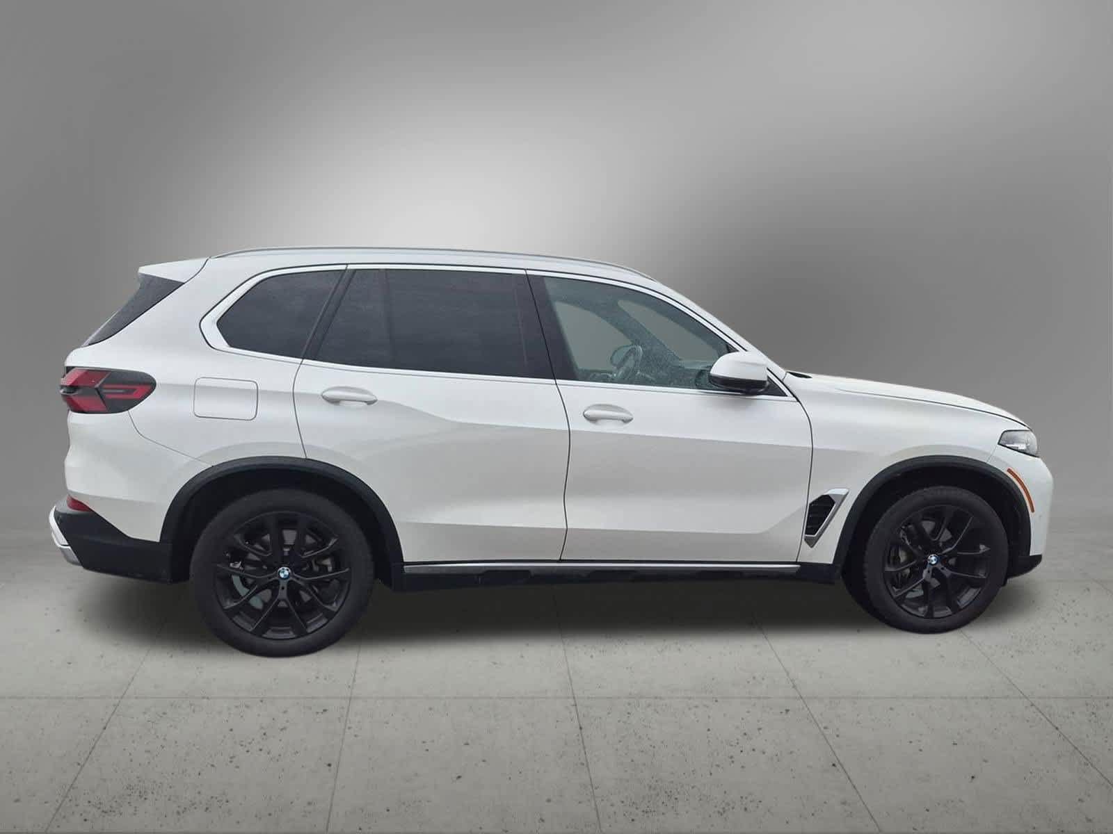 Used 2024 BMW X5 xDrive40i w/ Parking Assistance Package AWD/4WD image 7