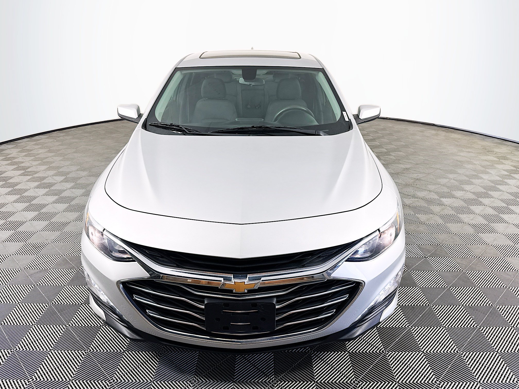 Used 2022 Chevrolet Malibu LT FWD image 2