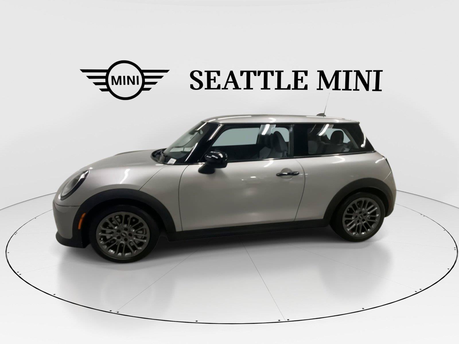 Used 2025 MINI Cooper 2-Door Hardtop FWD image 6