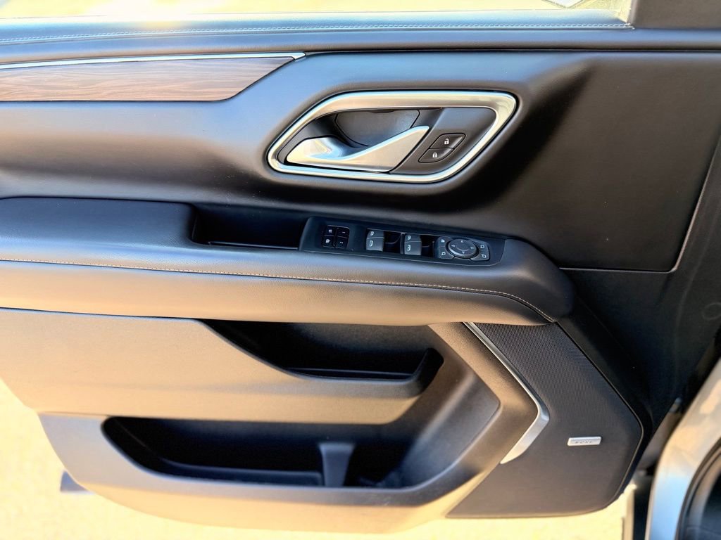 Used 2023 Chevrolet Suburban Z71 w/ Luxury Package image 21