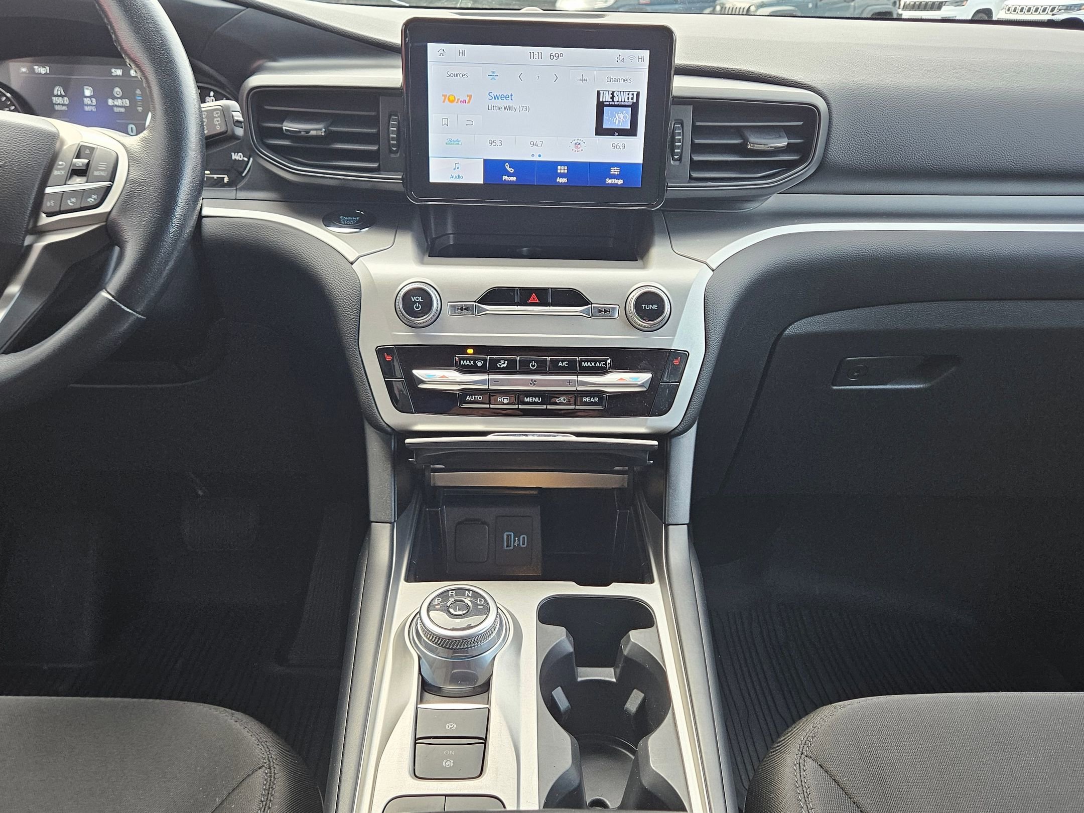 Used 2022 Ford Explorer XLT image 10