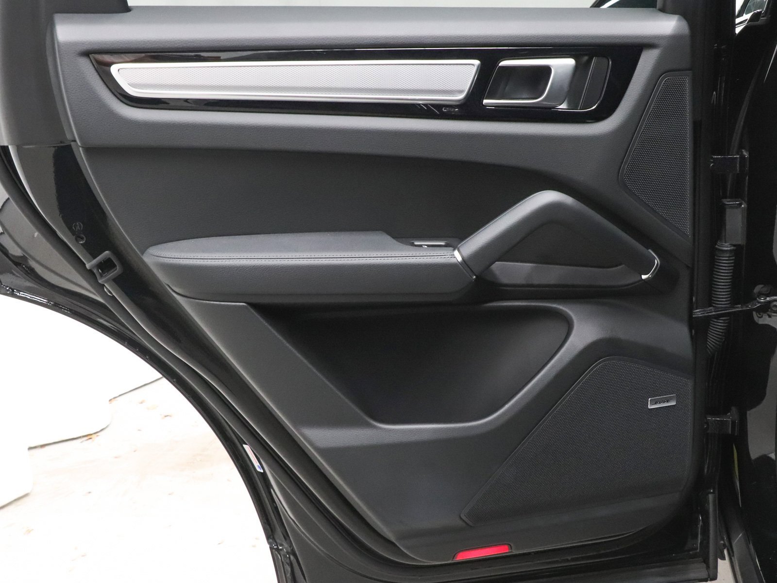 Used 2023 Porsche Cayenne Platinum Edition image 12