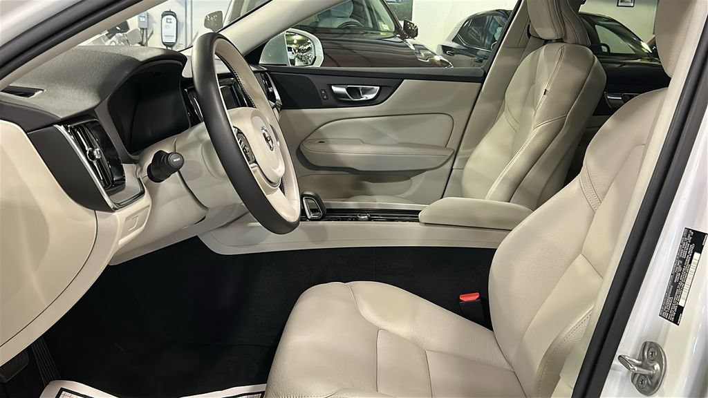 Certified 2025 Volvo V60 B5 Cross Country Plus AWD/4WD image 10