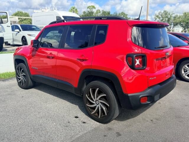 Used 2019 Jeep Renegade Latitude w/ Cold Weather Group AWD/4WD image 7
