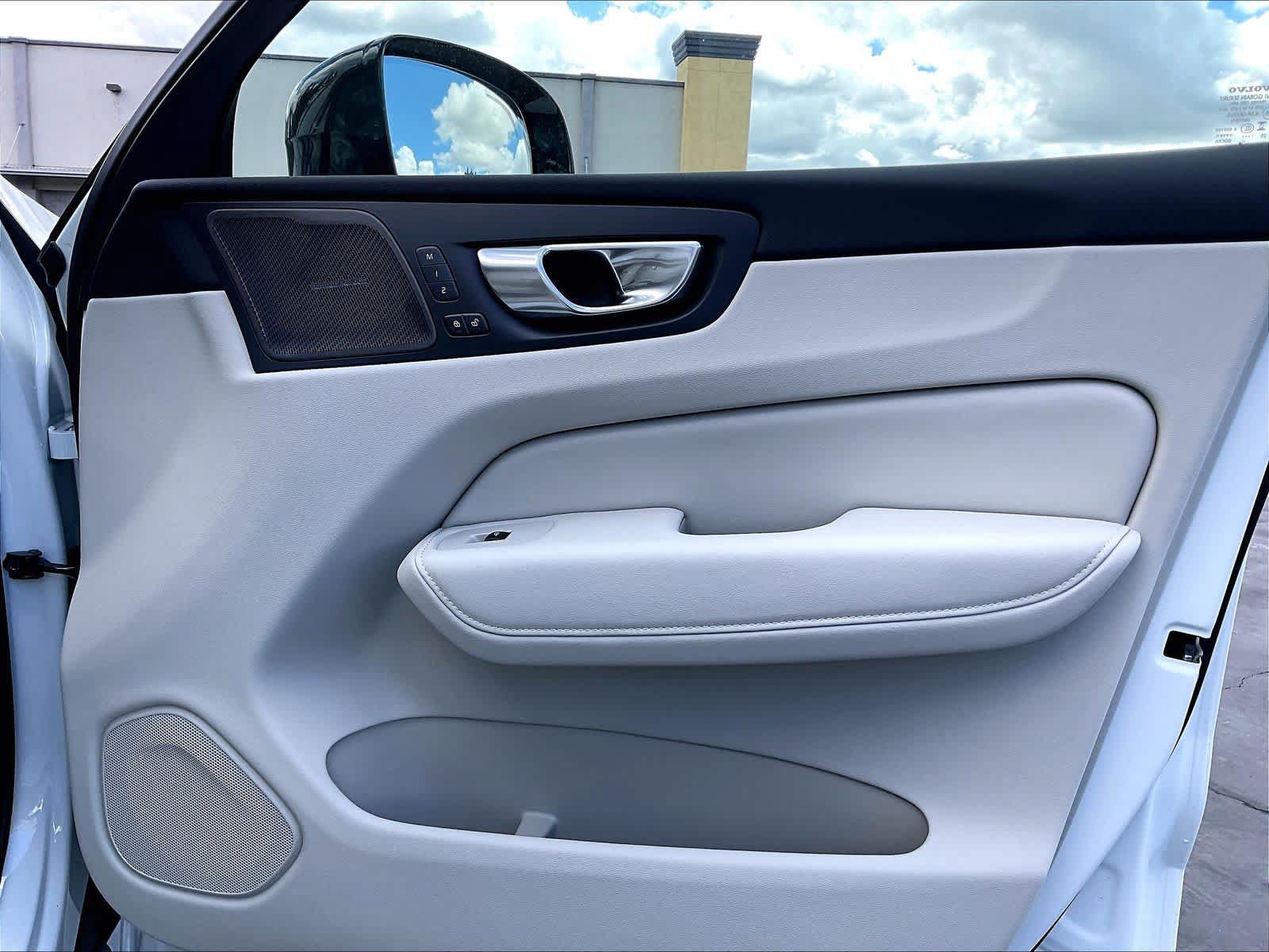 New 2026 Volvo XC60 T8 Ultra w/ Protection Package Premier AWD/4WD image 30