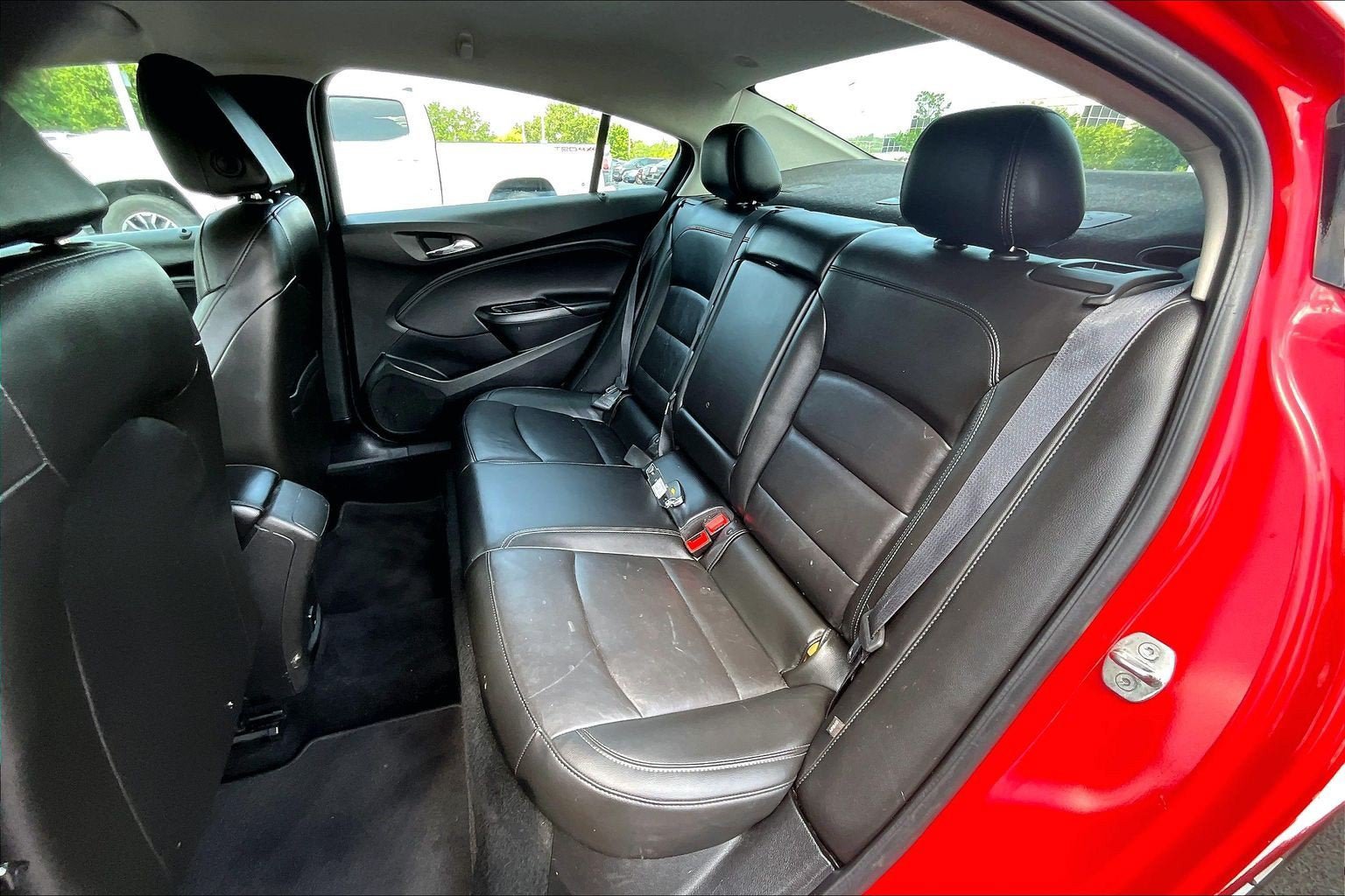Used 2018 Chevrolet Cruze Premier FWD image 24