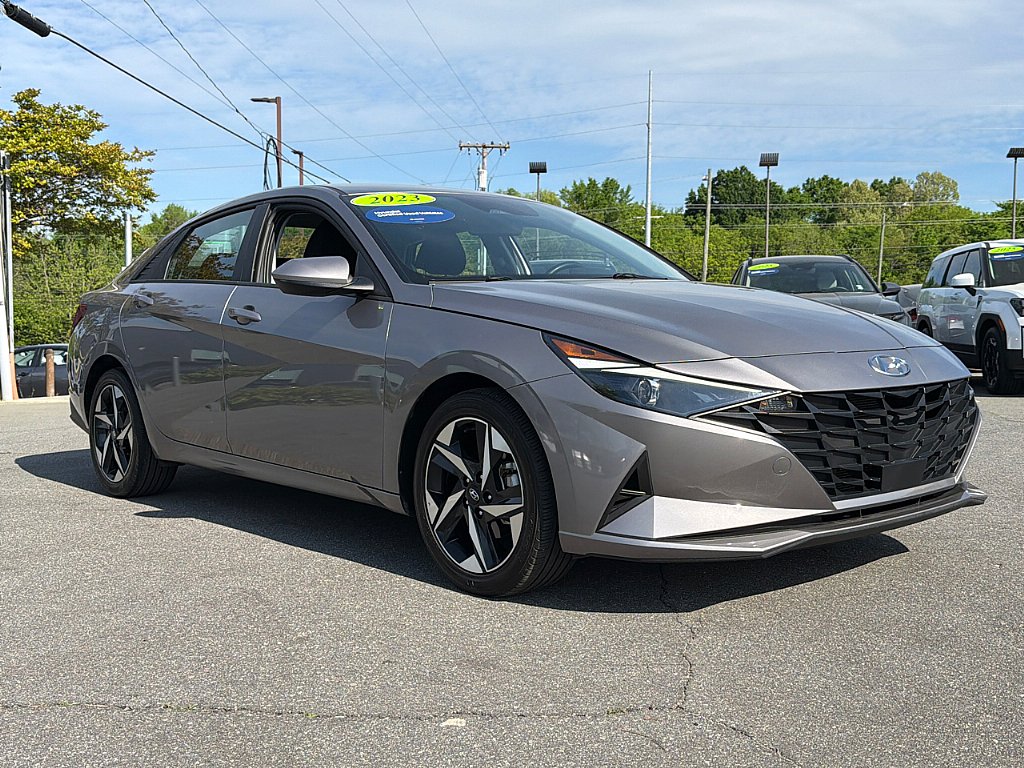Certified 2023 Hyundai Elantra SEL w/ Convenience Package image 3