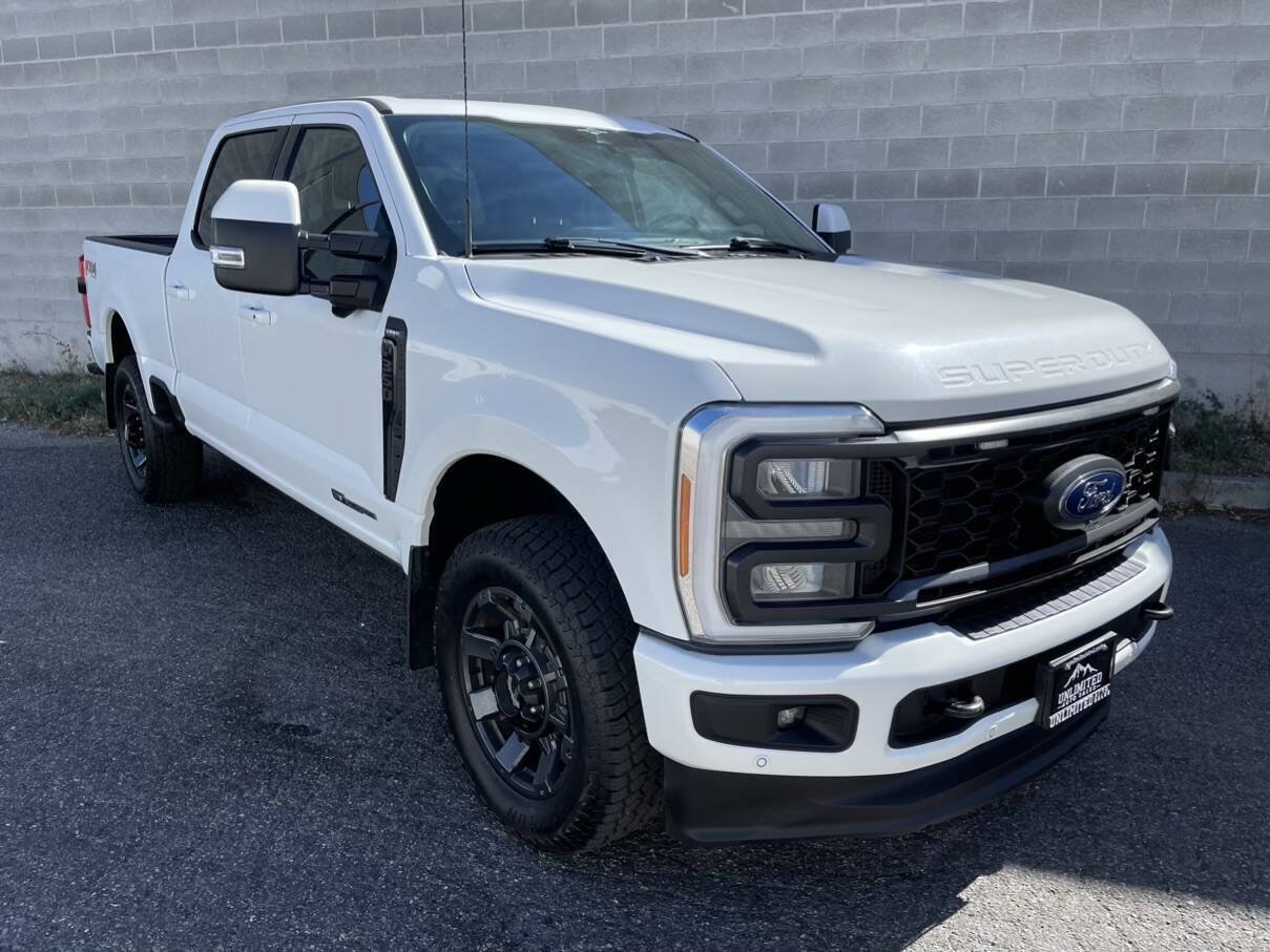 Used 2023 Ford F350 Lariat w/ Lariat Ultimate Package AWD/4WD image 3
