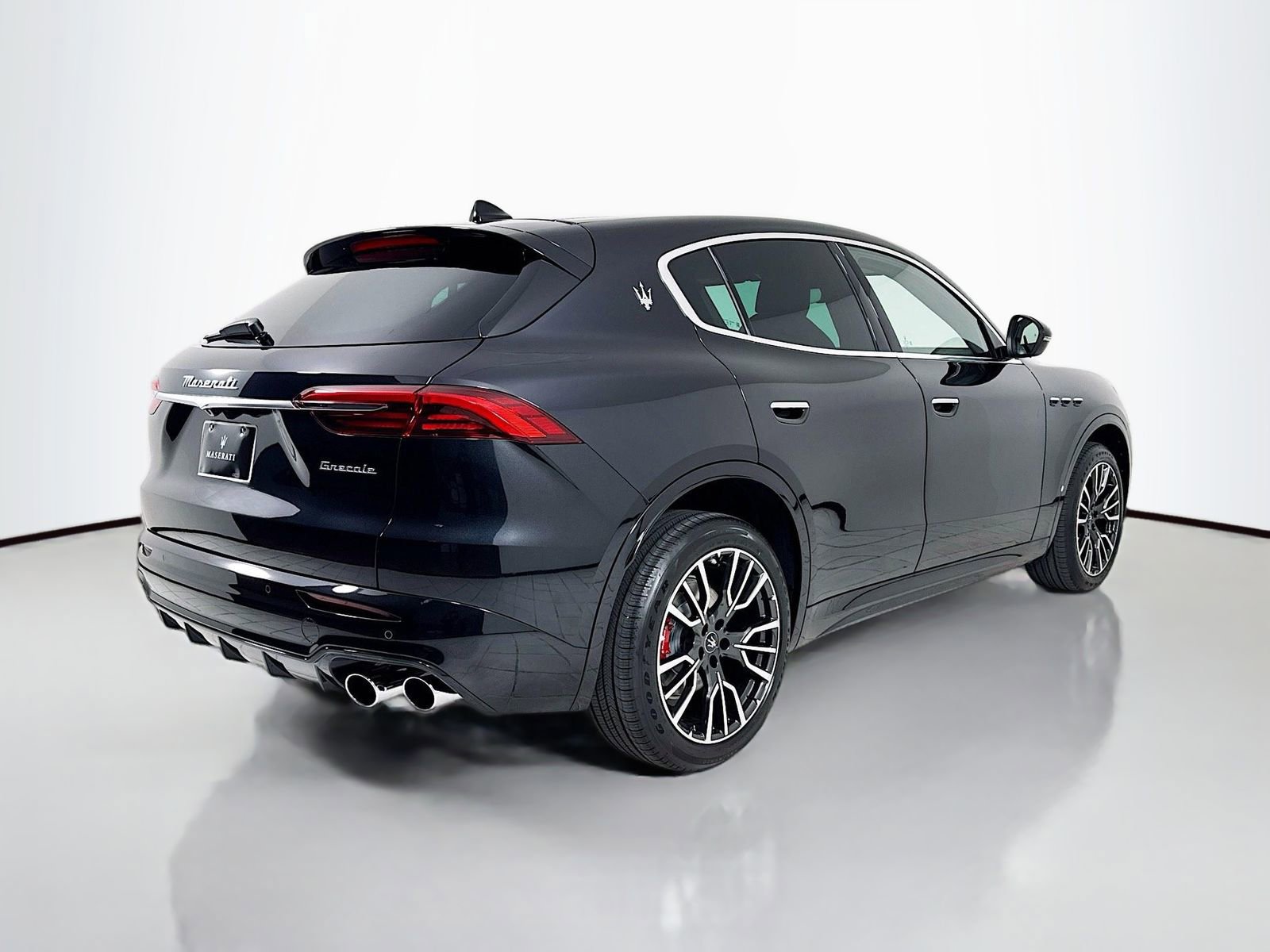 New 2025 Maserati Grecale GT image 8