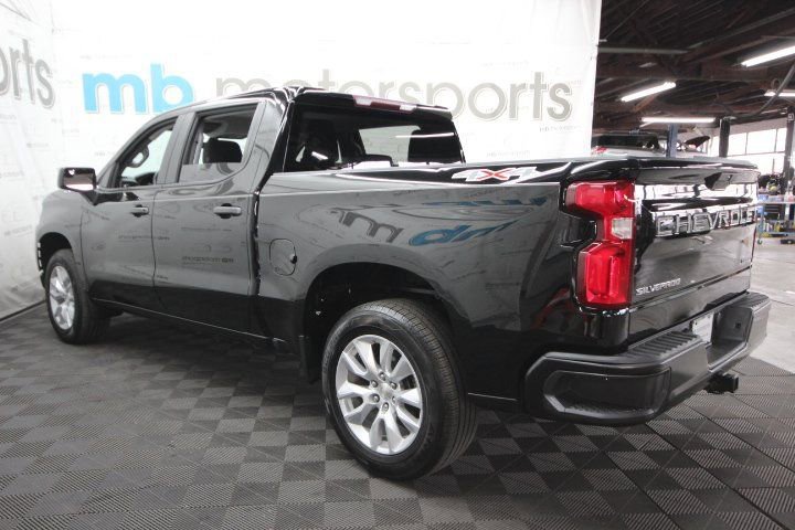 Used 2020 Chevrolet Silverado 1500 Custom w/ Custom Value Package image 3