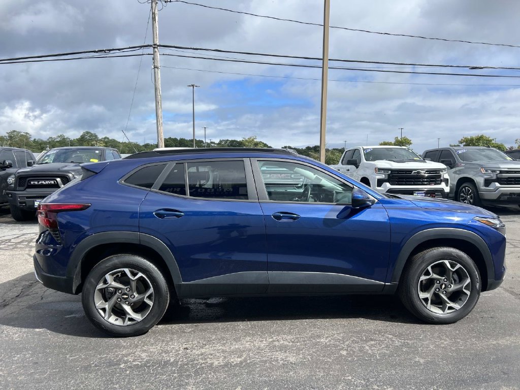 Used 2024 Chevrolet Trax LT w/ Driver Confidence Package FWD image 6