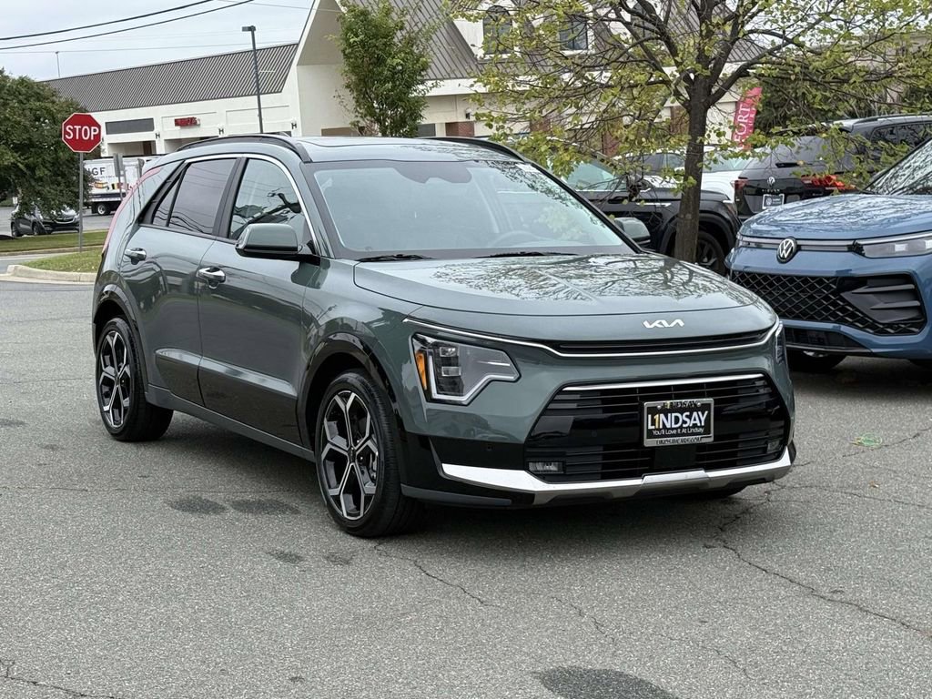 Used 2025 Kia Niro SX Touring