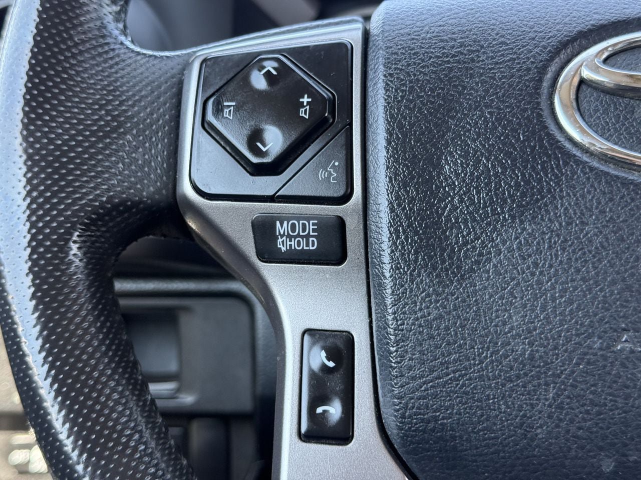 Used 2018 Toyota Tacoma SR5 RWD image 12