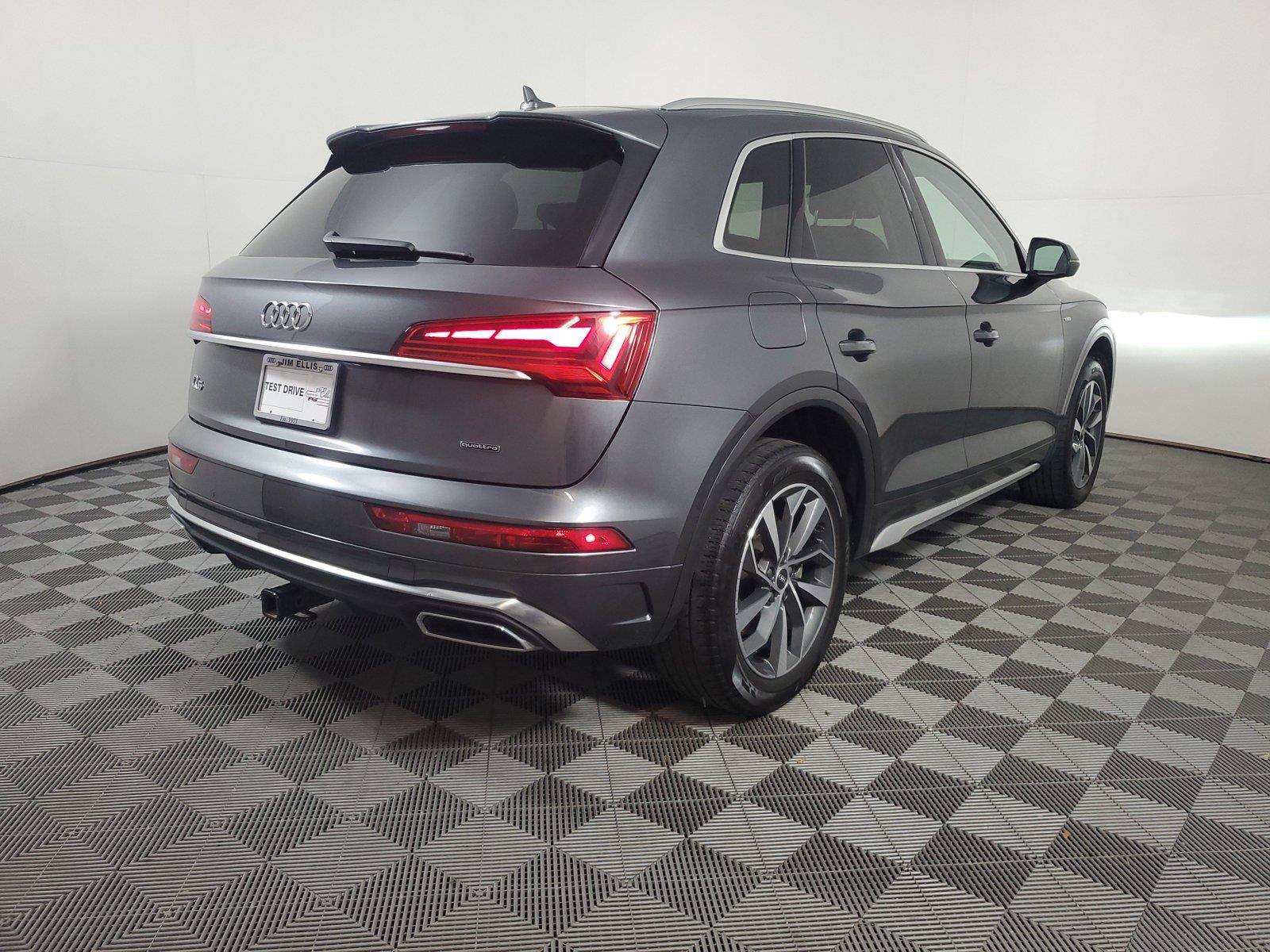 Used 2023 Audi Q5 2.0T Premium Plus w/ Premium Plus Package AWD/4WD image 6