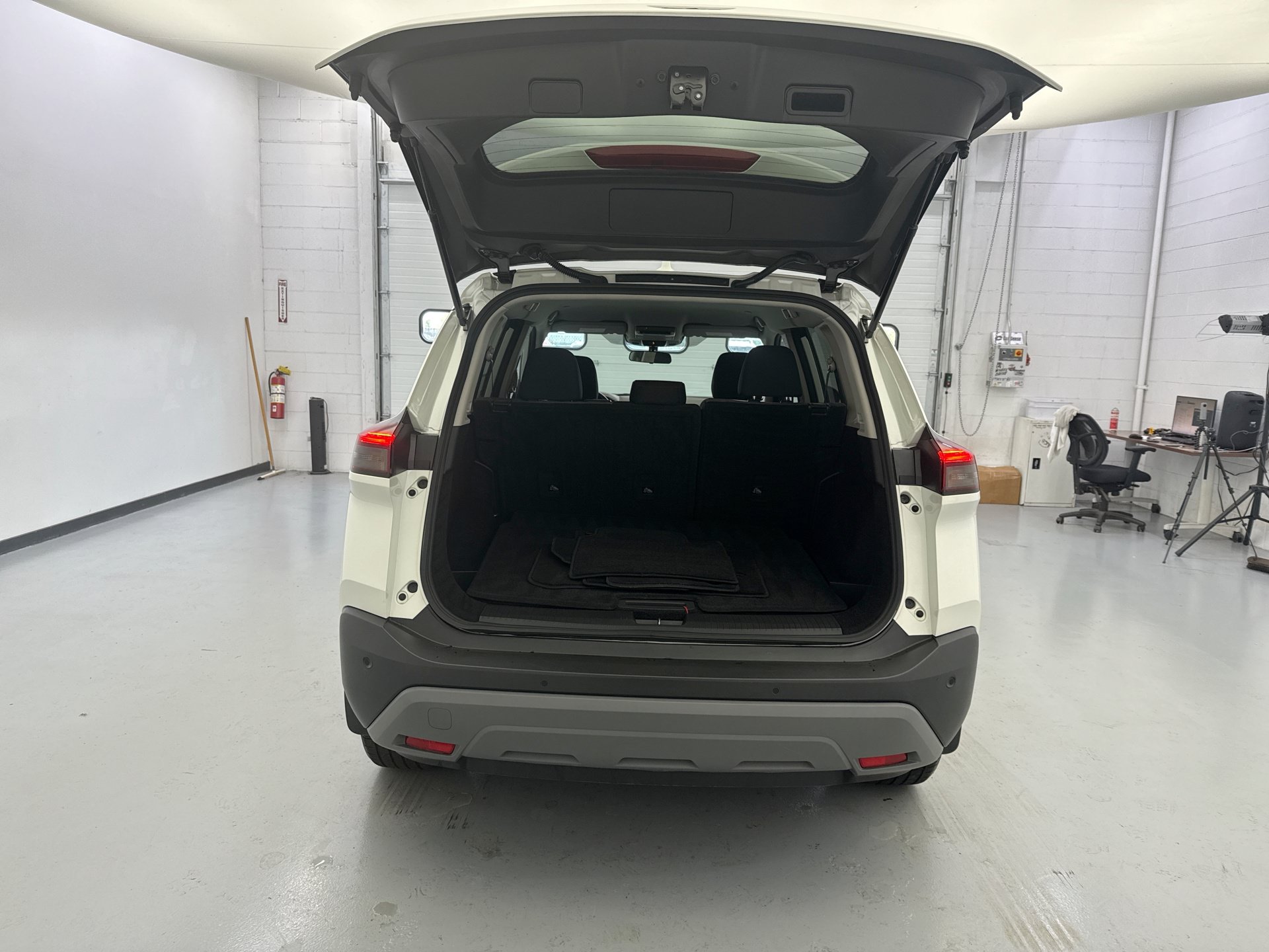 Used 2023 Nissan Rogue SV AWD/4WD image 21