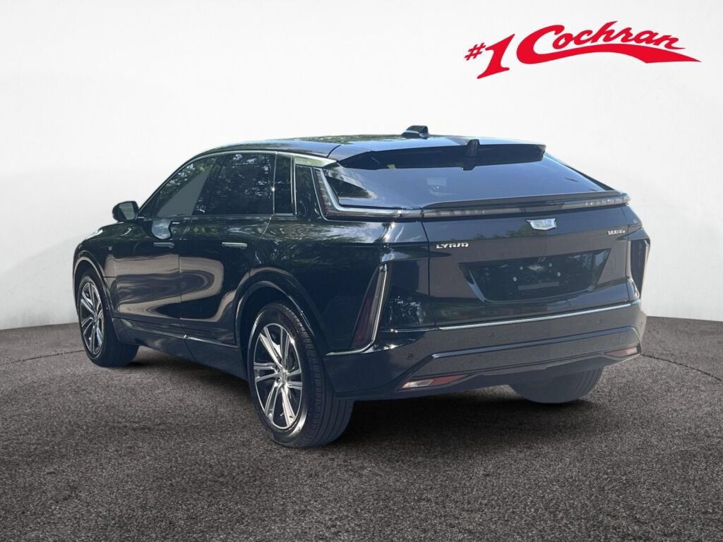 Used 2025 Cadillac Lyriq Luxury AWD/4WD image 9