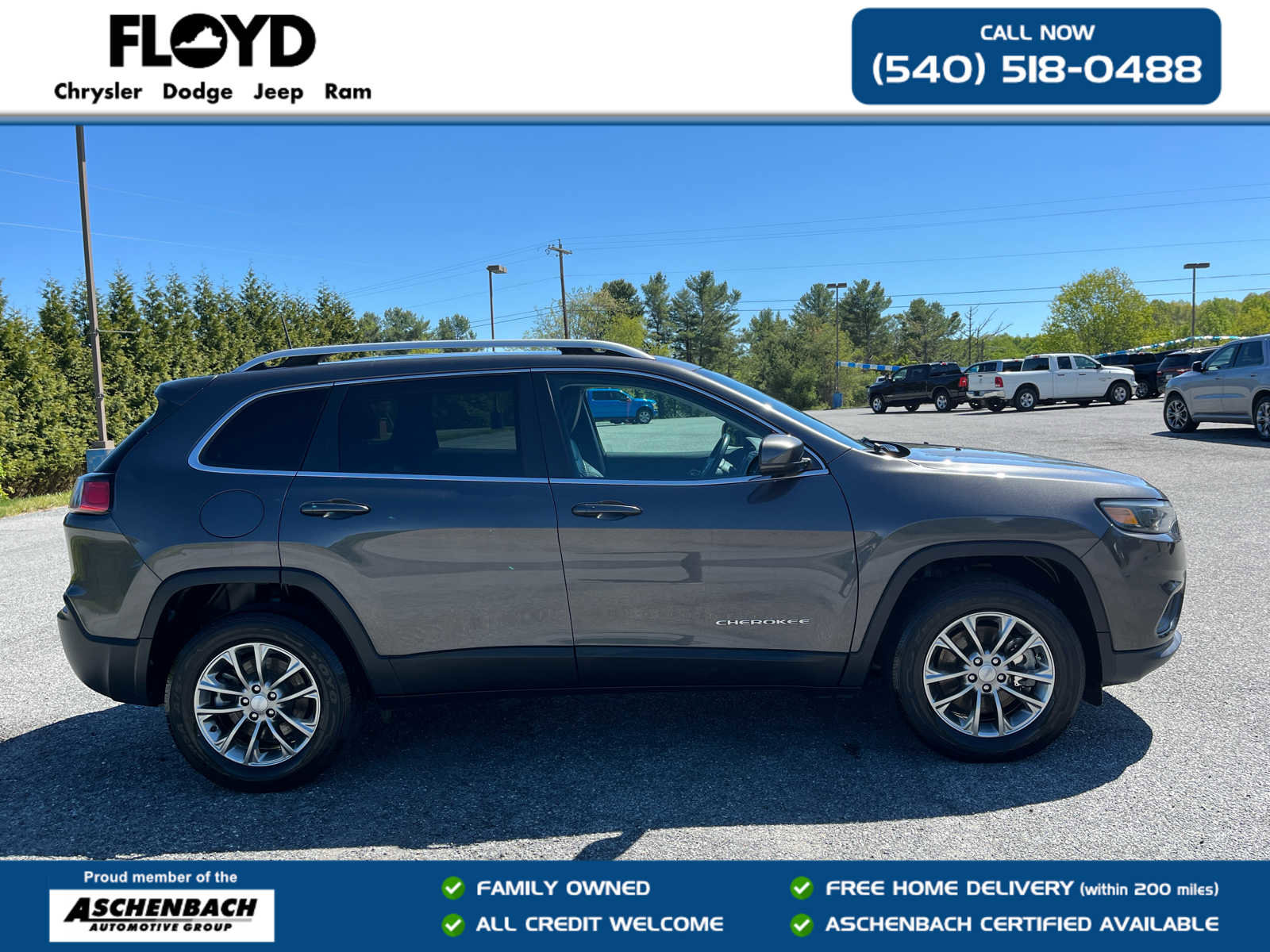 Used 2020 Jeep Cherokee Latitude Plus w/ Comfort/Convenience Group AWD/4WD image 2