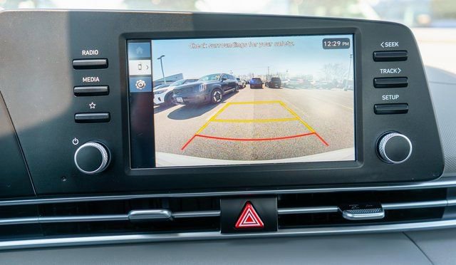 Used 2024 Hyundai Elantra SE FWD image 24