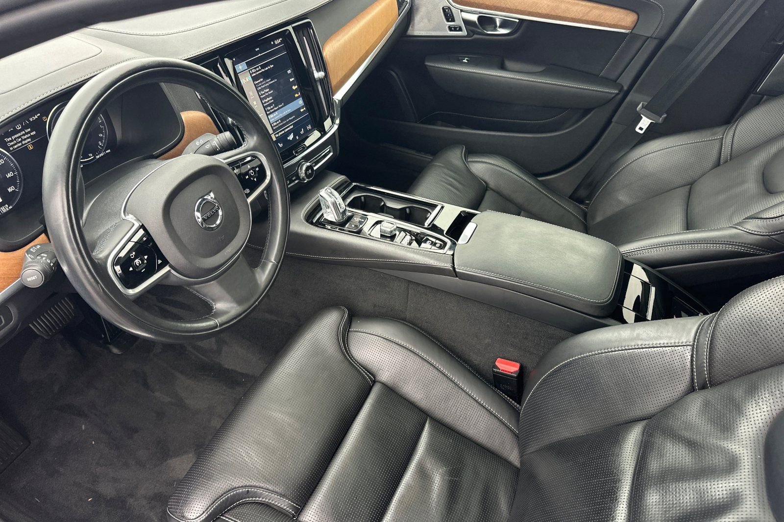 Used 2018 Volvo S90 T8 Inscription w/ Convenience Package image 10