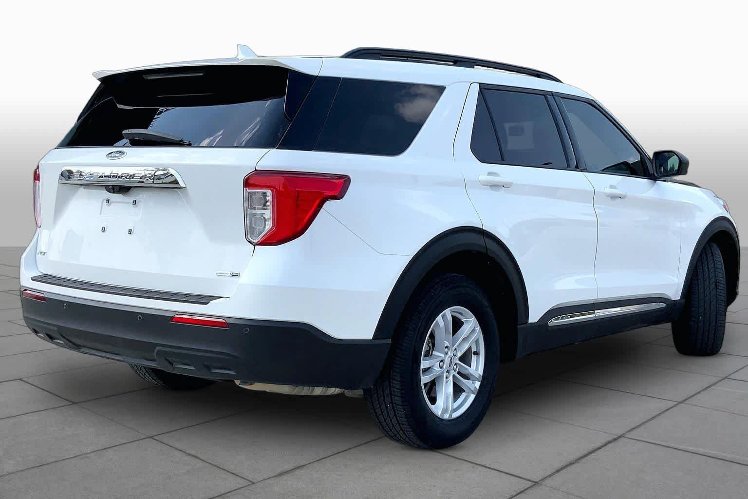 Used 2020 Ford Explorer XLT w/ Comfort Package AWD/4WD image 13
