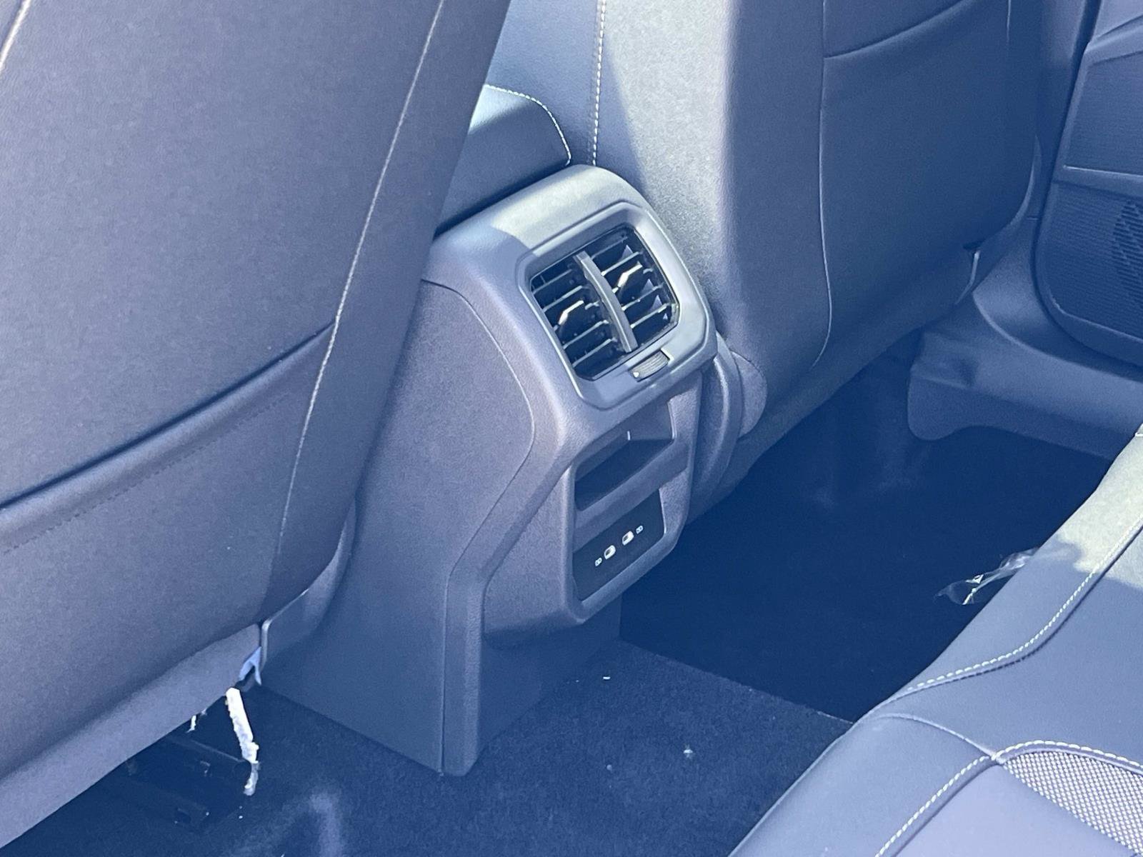 New 2026 Volkswagen Taos SE FWD image 23