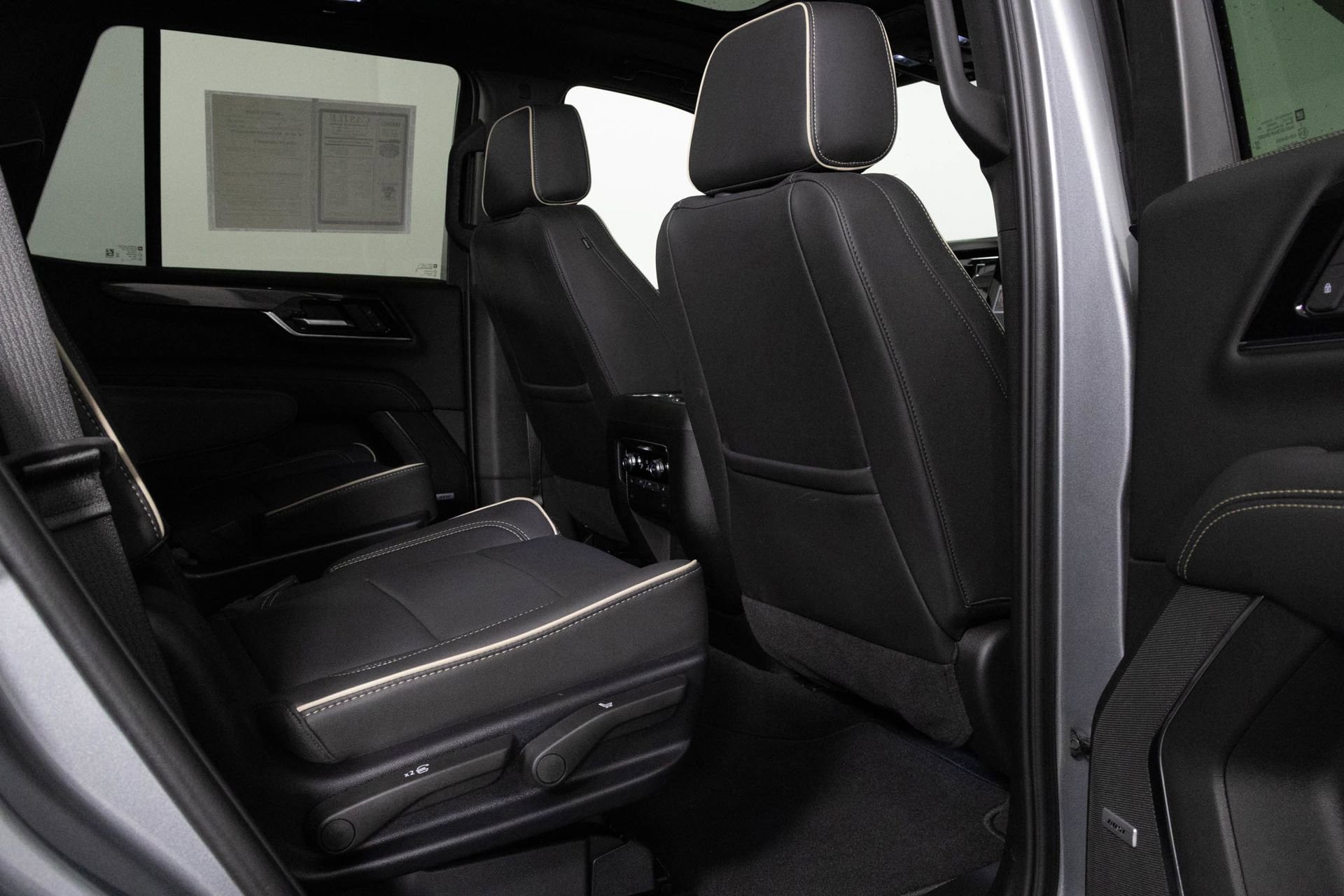 Used 2025 GMC Yukon Elevation image 38