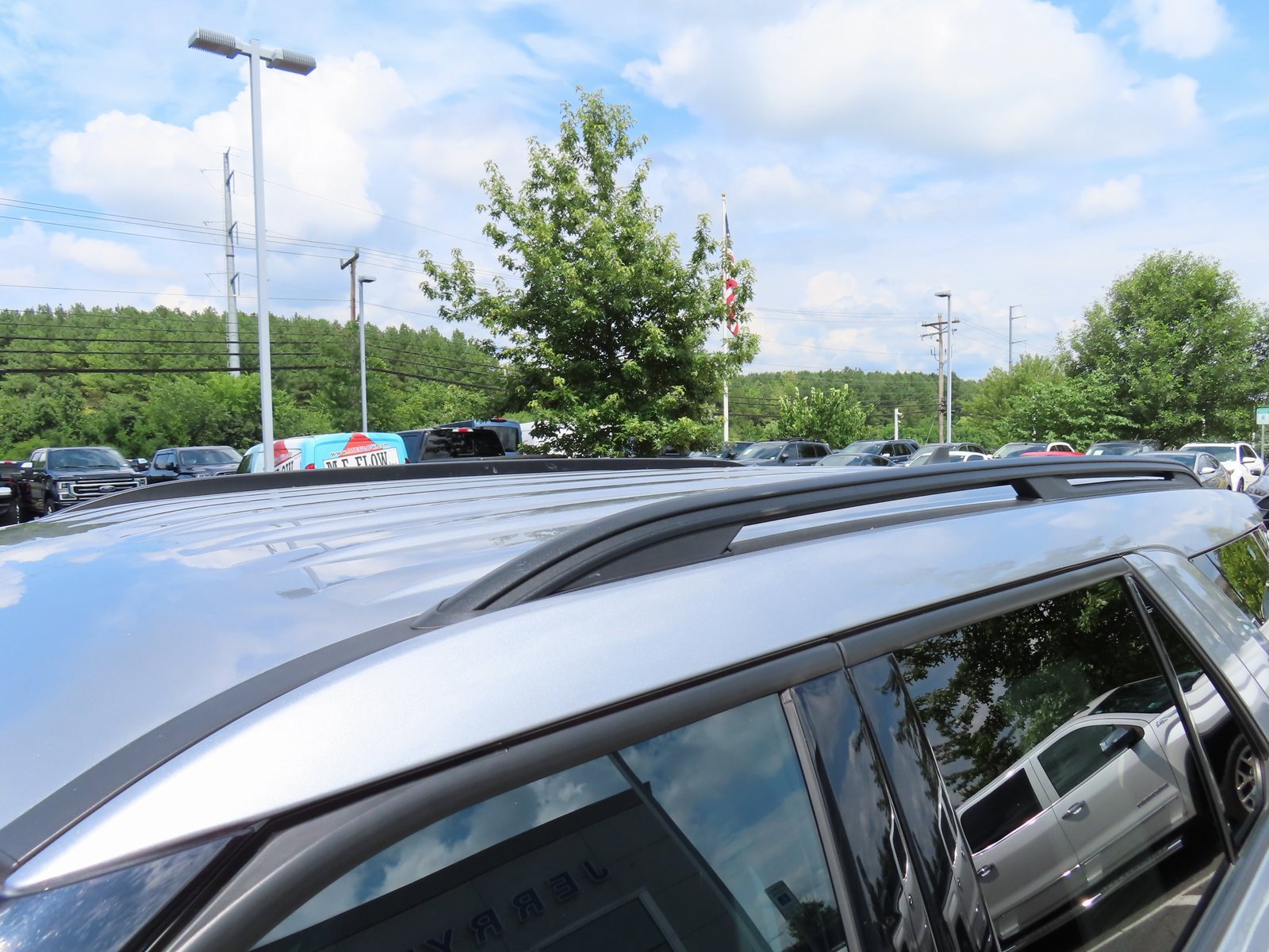 Used 2022 Ford Explorer XLT w/ Equipment Group 202A image 9