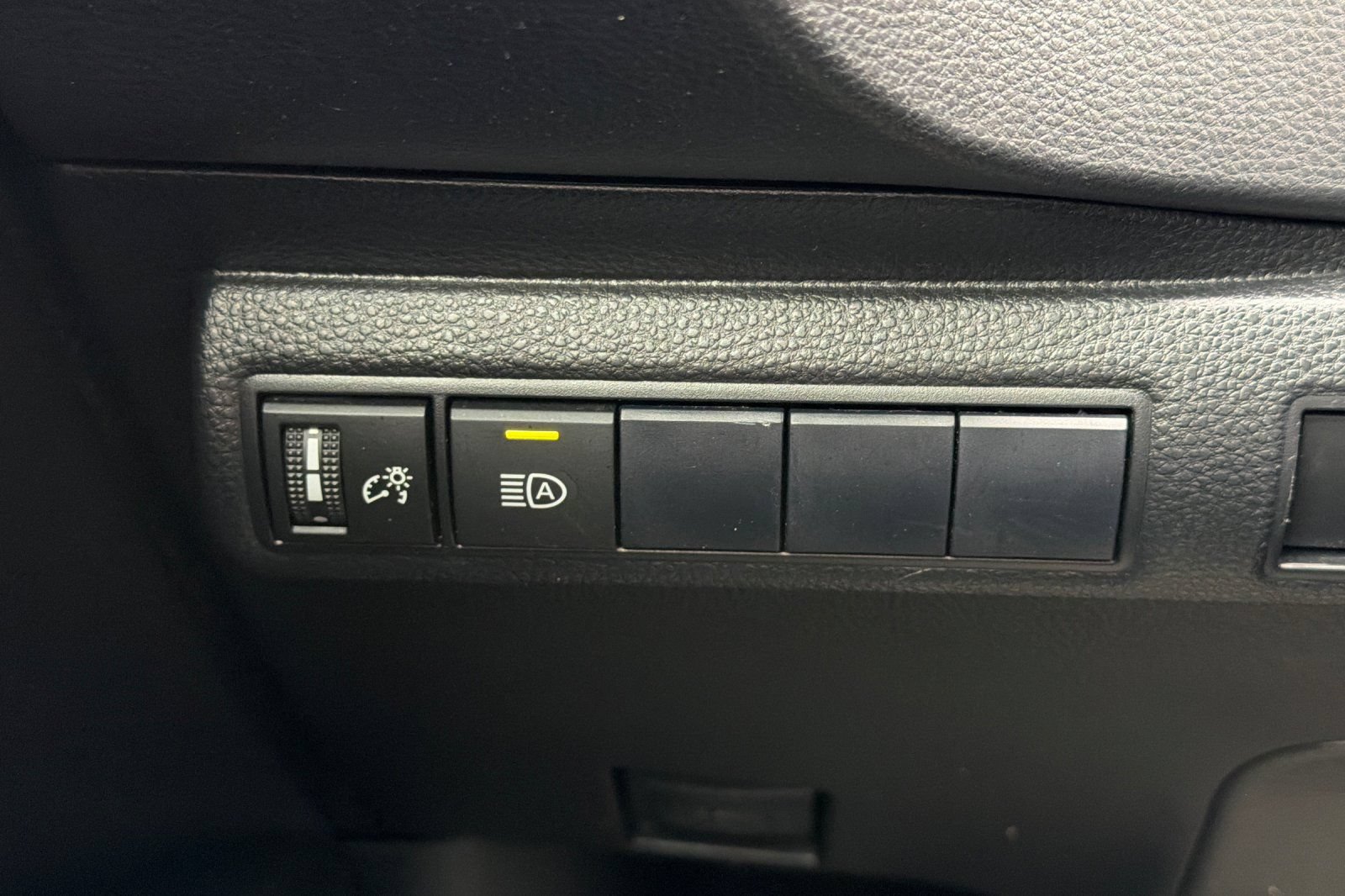 Used 2022 Toyota Corolla LE w/ Carpet Mat Package (TMS) FWD image 30
