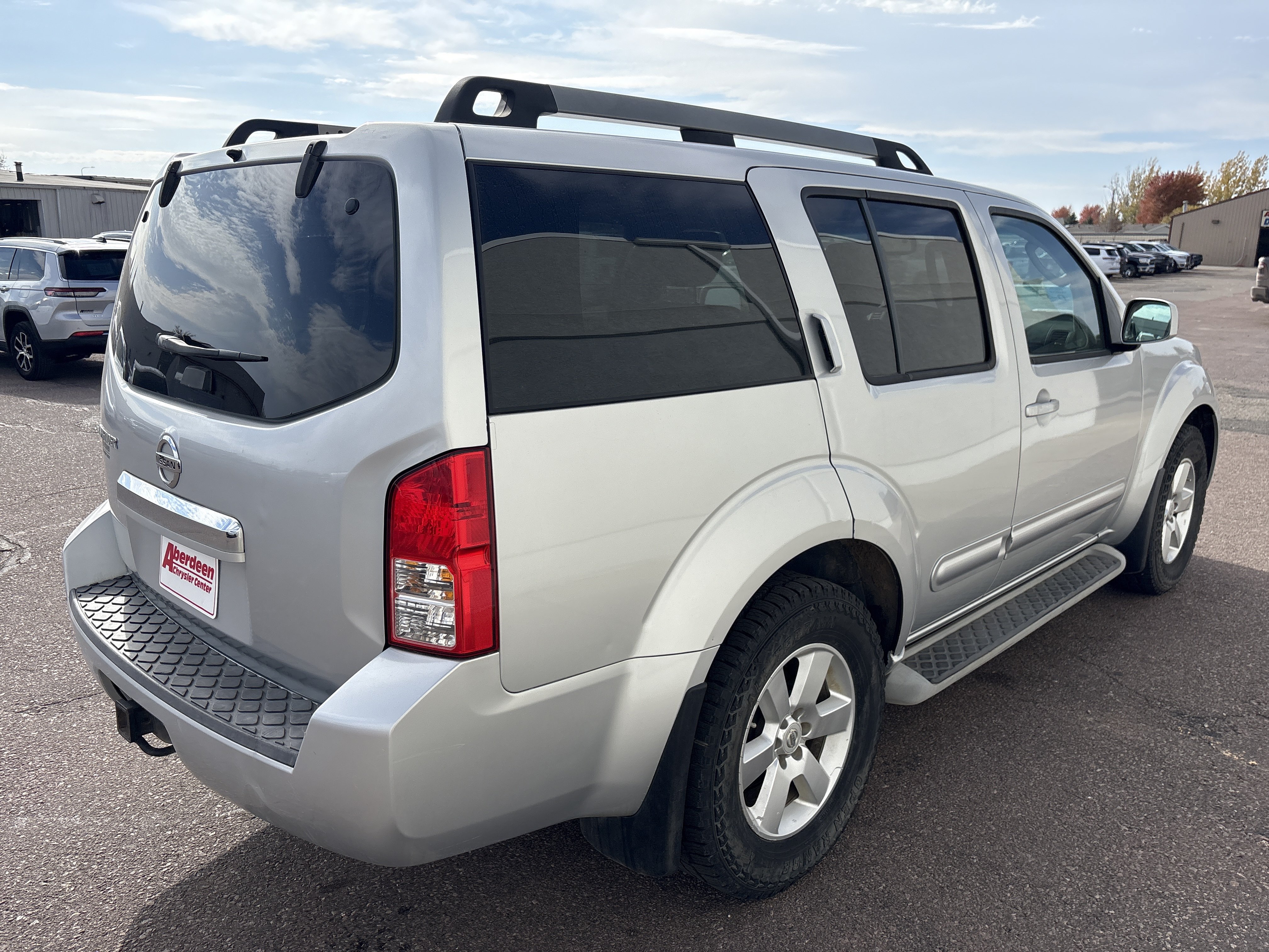 Used 2011 Nissan Pathfinder SV RWD image 5